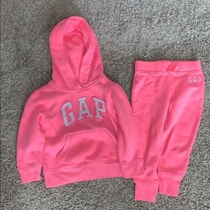 Gap sweatshirt and sweatpants size 2t